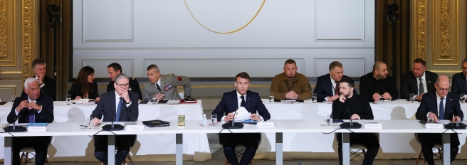 Macron lancia la «forza di rassicurazione»: truppe franco-britanniche in Ucraina
