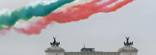 Festa della Repubblica, le celebrazioni all’Altare della Patria e le Frecce Tricolori sul cielo di Roma Il Presidente Mattarella, l'Inno di Mameli, le Frecce: il 2 giugno a Roma - AGTW