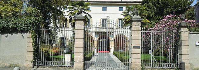Bergamo, Villa Giavazzi in vendita a un sesto del suo valore