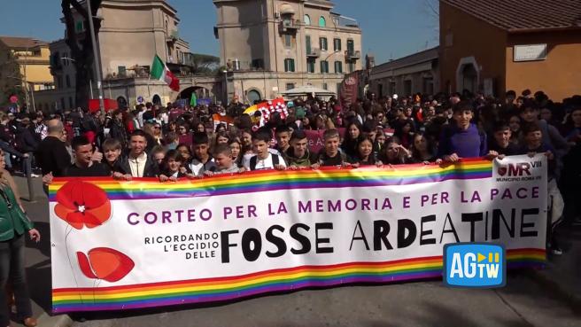 Circa 800 studenti hanno partecipato a Roma al corteo tra Garbatella e il Sacrario dove riposano i 335 martiri della Fosse Ardeatine. L'eccidio si consumò il 24 marzo 1944 come rappresaglia per l'attentato di Via Rasella.