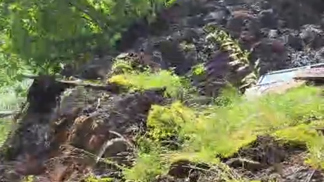 Maltempo in Valsabbia, frana la montagna. Gli operai riescono a salvarsi