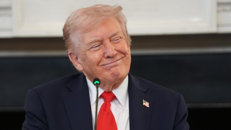 President Donald Trump smiles as he listens to Brandi Kruse speak during a roundtable meeting on antifa in the State Dining Room at the White House, Wednesday, Oct. 8, 2025, in Washington. (AP Photo/Evan Vucci) associated Press / LaPresse Only ...