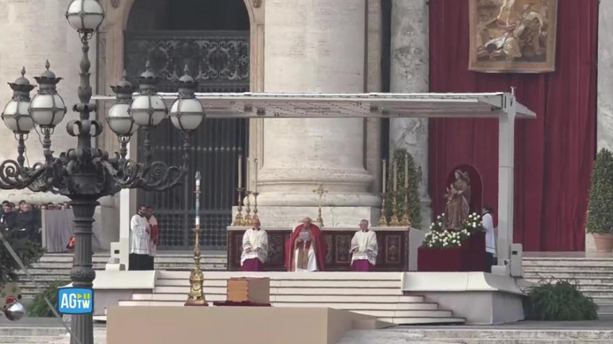 Funerali Di Benedetto XVI, Papa Francesco: "Affidiamo Il Nostro ...