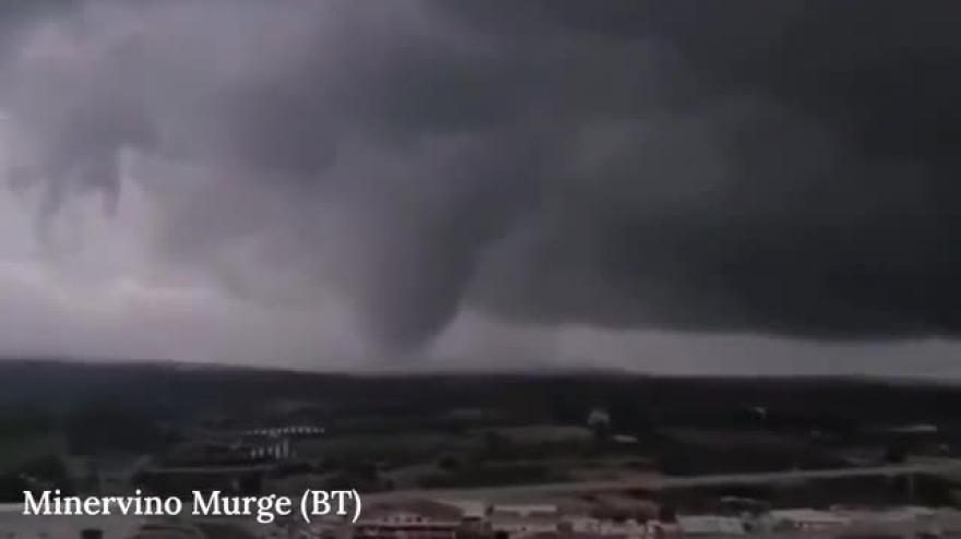 Maltempo in Puglia, un tornado si abbatte su Minervino