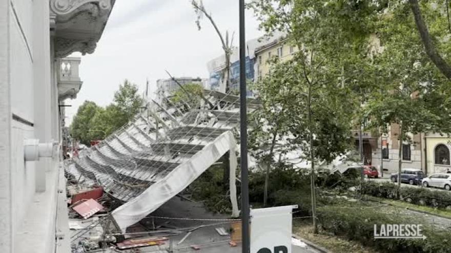 Milano, Il Gigantesco Ponteggio Crollato In Viale Isonzo Durante Il ...