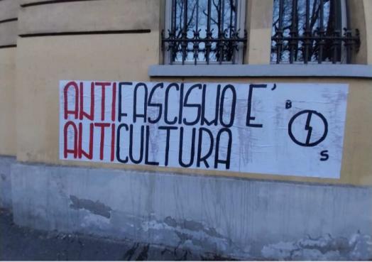 Nuovo striscione di Blocco Studentesco a Brescia, stavolta al Calini: «Antifascismo è anticultura»