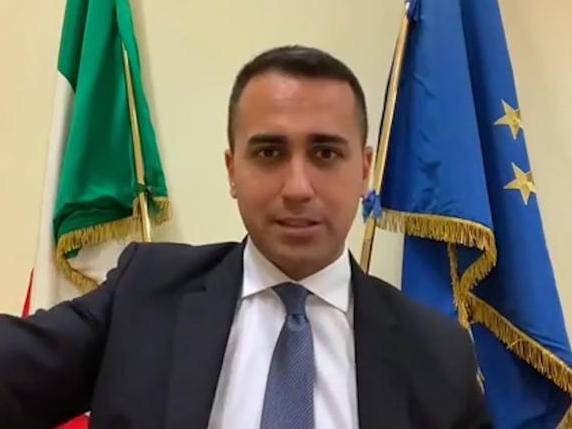 Coronavirus, Di Maio: «In settimana aiuti per aziende» Il messaggio di Luigi di Maio in diretta su Facebook - Ansa