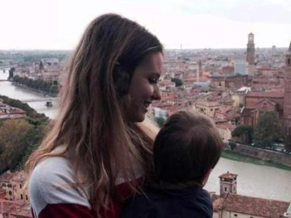 Carol Maltesi in una foto d’archivio con il suo bimbo  a Verona