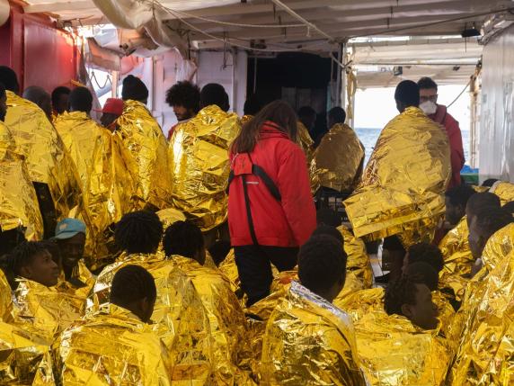 Questa mattina la Ocean Viking ha soccorso 84 persone, tra cui 58 minori non accompagnati, che si trovavano su un gommone sovraffollato in acque internazionali al largo della Libia, Roma, 14 Febbraio 2023. ANSA/US SOS MEDITERRANEE