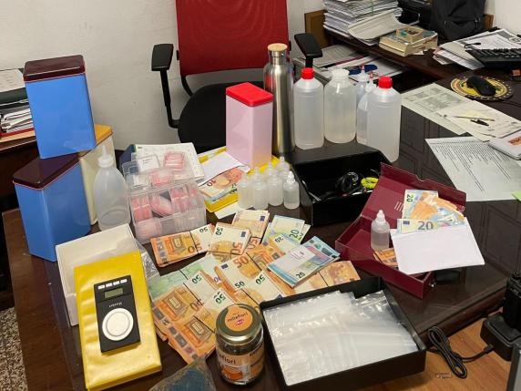 Droga dello stupro, scoperto in una casa di Milano un «supermercato» dei stupefacenti: arrestato