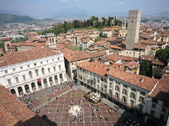 Bergamo, il Comune a caccia di sponsor per illuminare i monumenti di Città Alta