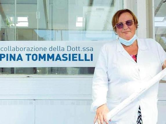 Ragazzi accoltellati a Napoli, il medico: «Vengono da me per le ferite. Ma per le mamme è tutto normale»