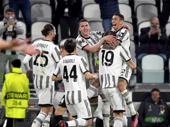 TURIN, ITALY - MARCH 09: Angel Di Maria of Juventus celebrates with teammates after scoring his team's first goal during the UEFA Europa League round of 16 leg one match between Juventus and Sport-Club Freiburg at Allianz Stadium on March 09, 2023 in Turin, Italy. (Photo by Filippo Alfero - Juventus FC/Juventus FC via Getty Images)