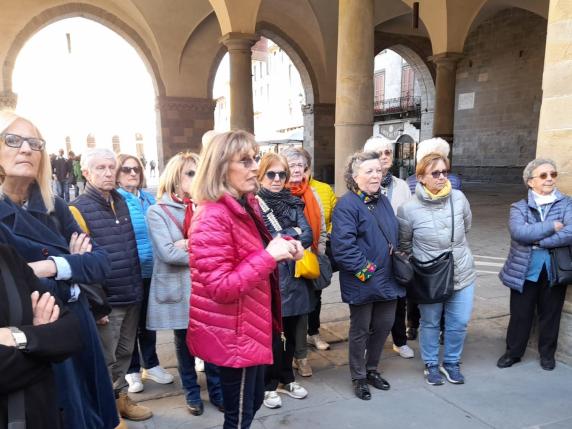 Bergamo, professoressa in pensione spiega agli amici la storia del Duomo di Città Alta: multa da 1.333 mila euro per esercizio abusivo della professione