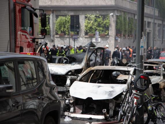 Esplosione a Milano in via Pier Lombardo, la procura aprirà un fascicolo. «Ipotesi di incidente sul lavoro»