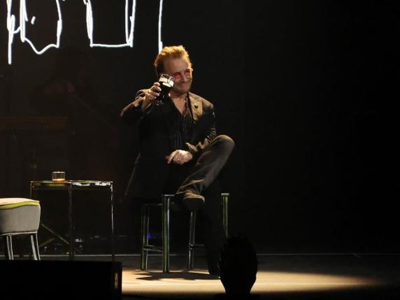 Bono Vox al San Carlo, la magica notte a teatro tra hit degli U2 e «Torna a Surriento»