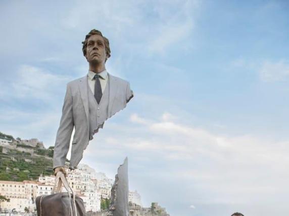 Amalfi, le statue di Bruno Catalano sul lungomare