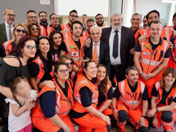 Parte il nuovo 118 per la provincia di Bari: 55 nuove ambulanze, 462 assunti. Emiliano: «Il migliore d'Italia»