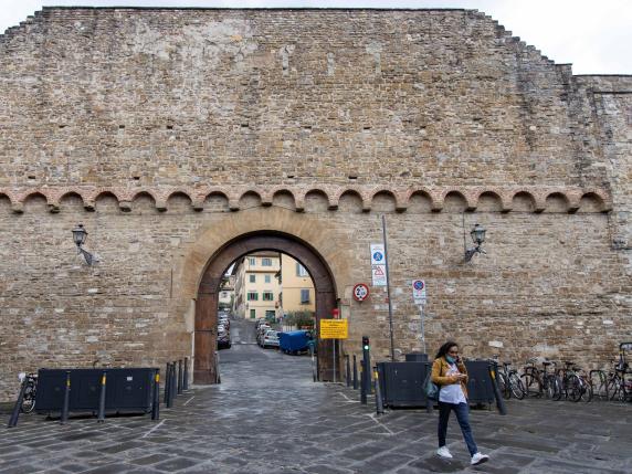 Firenze, mura della città di porta San Miniato 2020 07 17 © Niccolò Cambi/Massimo Sestini