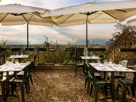Torino, dove portare un turista a cena: 7 idee tra tradizioni e paesaggi mozzafiato: dall'aperitivo alla cena