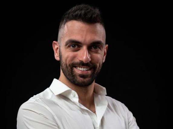 Gabriele D'Alessio, docente di Concesio, tra i più belli del Belpaese: è in finale a Mister Italia 2023 