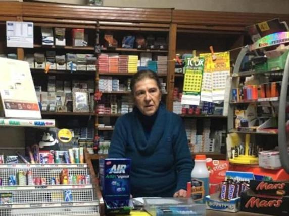 Omicidio a Foggia, donna di 72 anni uccisa a coltellate in una tabaccheria: forse una rapina finita male