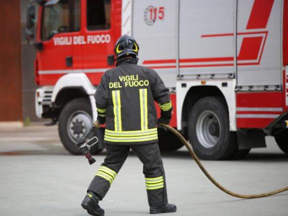 Palermo, pompieri salvano donna ma gli rubano gli attrezzi 