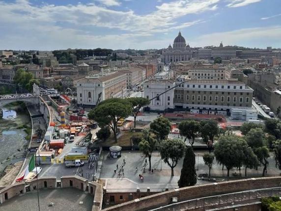 Giubileo, il cantiere di piazza Pia «fermato» dai reperti: scoperti mosaici antichi  durante gli scavi per  il sottopasso