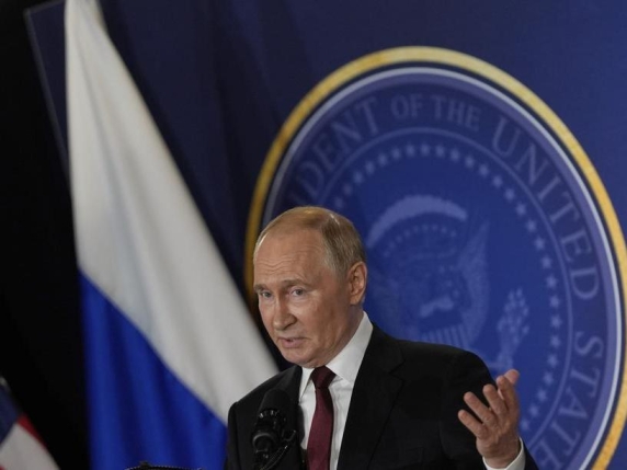 Il miglior negoziatore del mondo: la stampa russa incensa Putin dopo il tappeto rosso in Alaska. E il rublo vola in Borsa