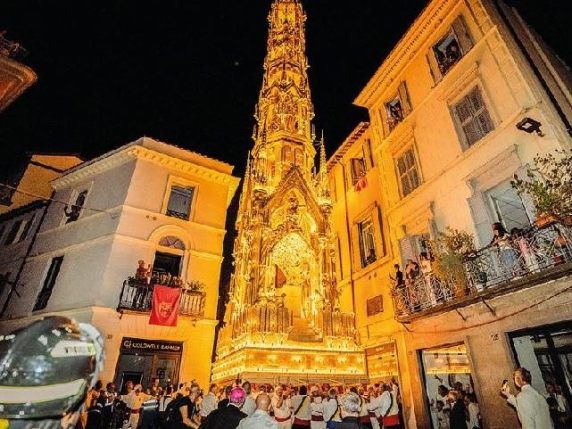 Tutto pronto per le festa La macchina di Santa Rosa sulle spalle di 113 facchini tra fede e spettacolo