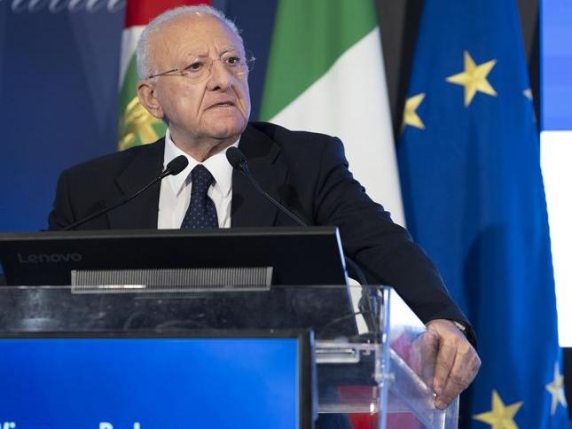 De Luca e il concorso per Oss sospeso dalle Asl: Â«Voci di posti venduti a 10/15mila euro, basta porcherieÂ»