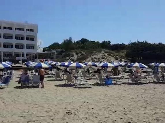 Salvini beach tour, Sabaudia deserta: il ministro fa rotta verso il Senato Niente fan sulla spiaggia del litorale laziale - Ansa