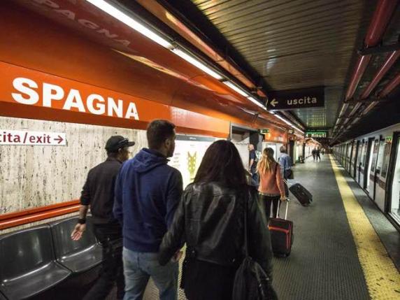 Riaperta la fermata metro Spagna: chiusa da un mese e mezzo Resta attivala linea bus di supporto MA10 Termini-Flaminio - Andrea Panegrossi / LaPresse