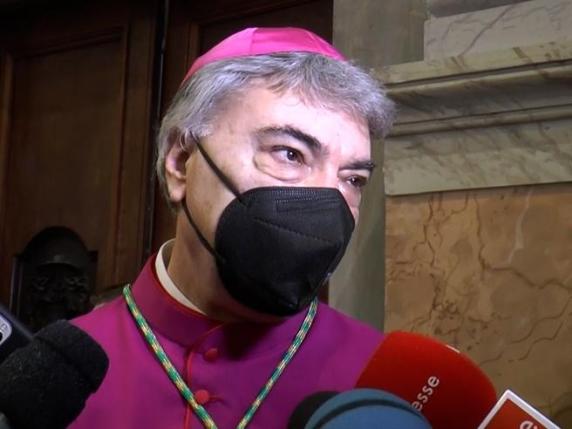 Napoli, è il giorno del nuovo arcivescovo don Mimmo Battaglia: «Un mondo migliore è possibile» Le prime parole del nuovo Arcivescovo poco dopo il suo insediamento - Ansa