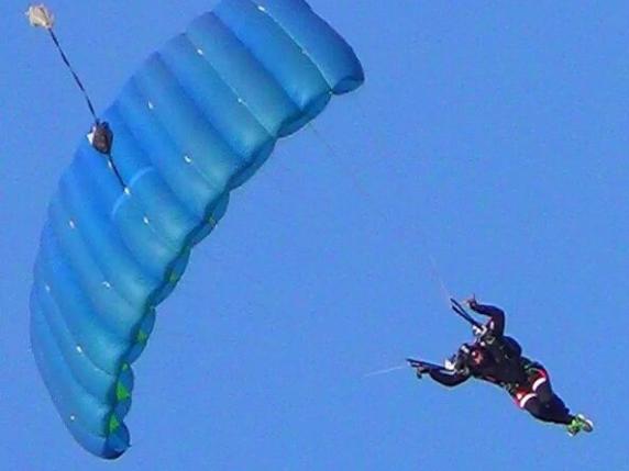 Lucca, incidente col paracadute: grave uomo di 41 anni