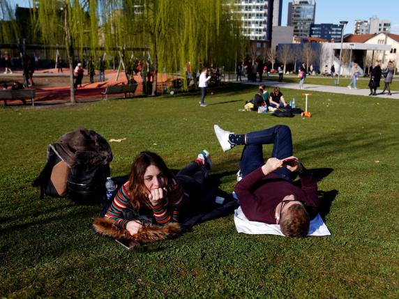 La primavera anticipata di Milano e il caldo record di febbraio: «Temperature oltre i 15 gradi, colpa dell'effetto favonico»