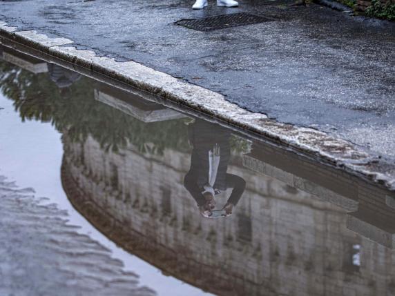 Maltempo, a Roma ventiquattro ore ininterrotte di pioggia: danni, allagamenti e 250 interventi dei vigili del fuoco