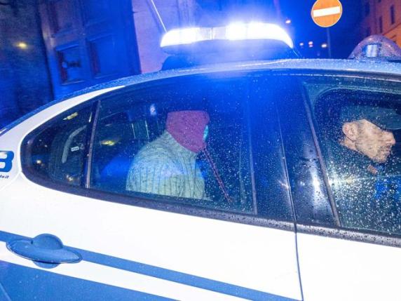 Giandavide De Pau condotto in carcere dopo il fermo in Questura (foto Barsoum/Lapresse)