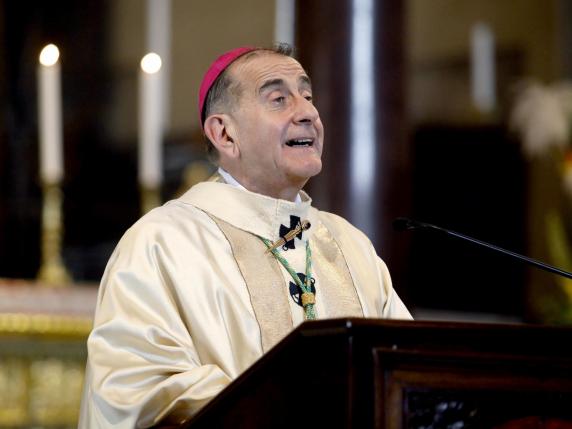Milano, l'arcivescovo Delpini: «Questa è una città dove la casa è inaccessibile». Poi l'appello: «No alla paura»