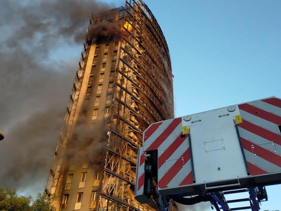 Incendio alla Torre dei Moro: sequestrati ai costruttori case e conti per 25 milioni