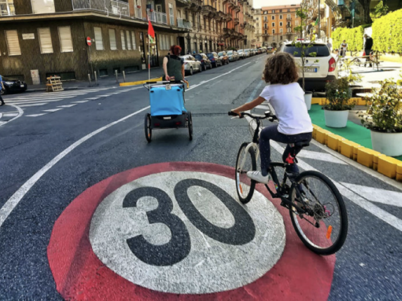 A Milano ci sarà il limite dei 30 km/h in tutta la città da gennaio 2024