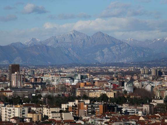 Caldo record a Milano, il «Fohn» spinge le temperature massime oltre i 20 gradi 