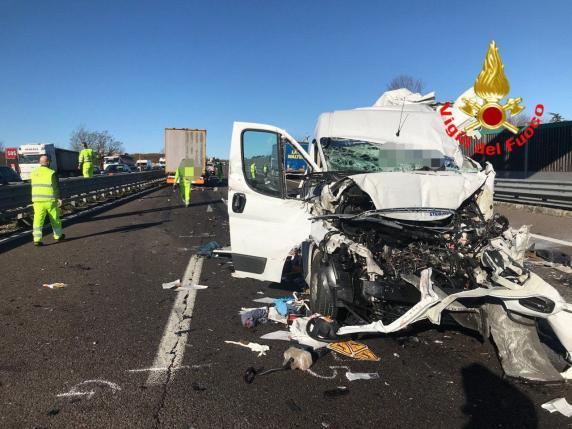 Scontro Sull'autostrada A1 Tra Camion E Furgone: Muore Un 45enne ...