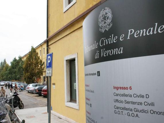 Verona, «vado da mio padre malato»: madre in fuga da sei anni con la bimba