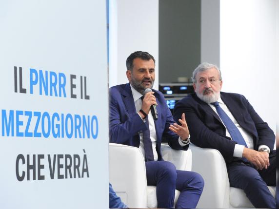 Il sindaco Antonio Decaro con il governatore Michele Emiliano