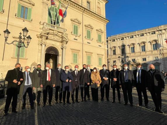 I presidenti di Regione davanti al palazzo del Quirinale