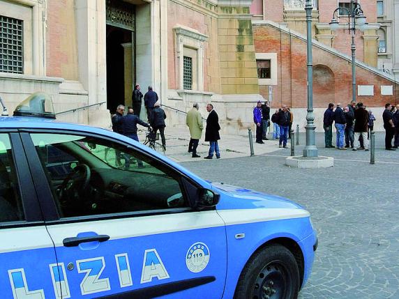 Foggia, 11 Arresti Per Estorsione, Usura E Droga. Sequestrate Armi E ...