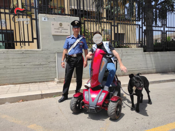 Si impantana con lo scooter in campagna: disabile salvato dai carabinieri a Sannicandro