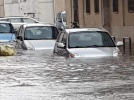 Maltempo, Cerignola allagata: auto sott’acqua, intervengono i Vigili del Fuoco