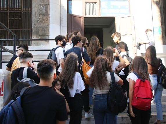 Oggi l’ultimo giorno di scuola, ma c’è attesa per gli esami: in Puglia la carica dei 75mila